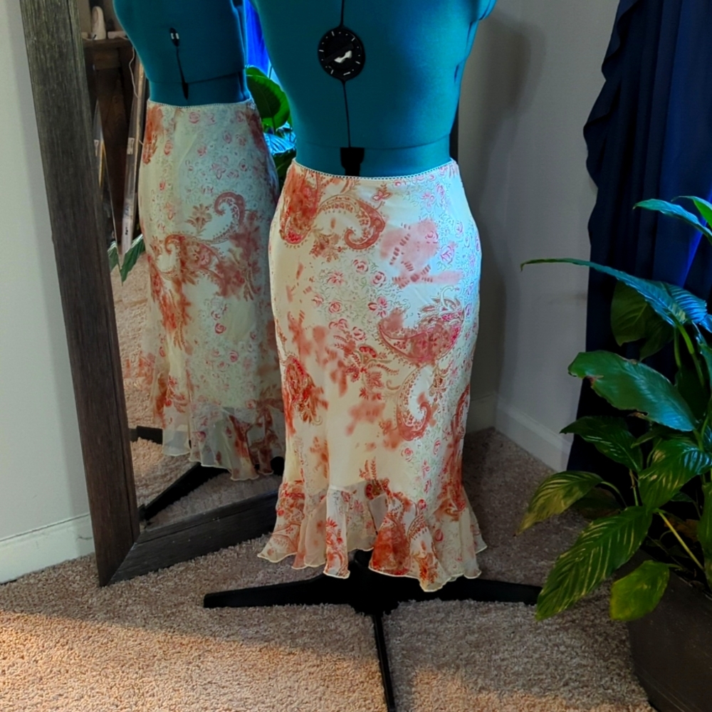 La Belle Size 3 Skirt